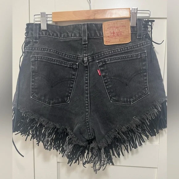 Levi’s red tag altered black denim jean shorts - Picture 5 of 5